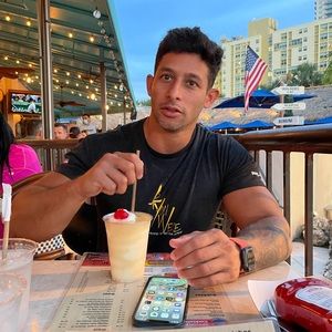 Meet your Posher, Horacio augusto